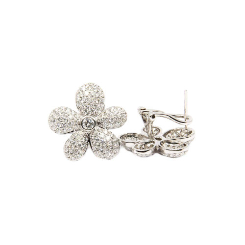 Dainty Daisy Ear Studs